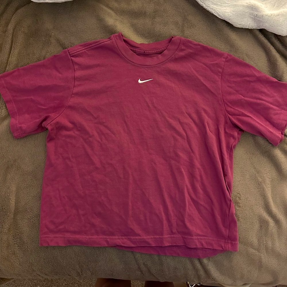 Nike loose fit cropped tee